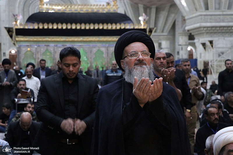 ادای احترام جمعی از موکب داران عراقی نسبت به مقام شامخ حضرت امام(س)