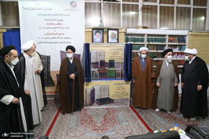 رونمایی از کتاب های «المکاسب المحرمه» و«ملحق العروه الوثقی» تالیف آیت الله العظمی صانعی(ره)