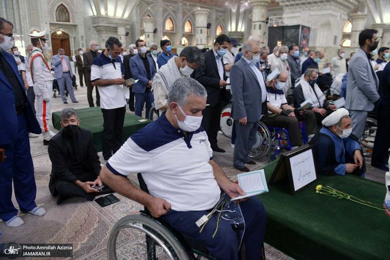 تجدید میثاق جمعی از خانواده های معظم شهدا، جانبازان، ایثار گران و رئیس و کارکنان بنیاد شهید با آرمان های حضرت امام(س)