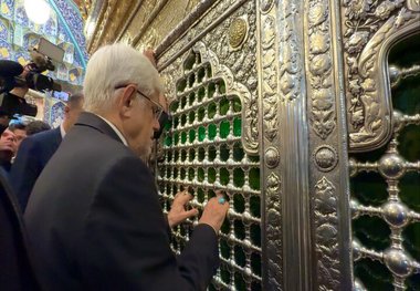 زیارت معاون اول رئیس‌جمهور از حرم مطهر حضرت معصومه(س) در قم + عکس