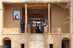 بازدید گردشگران نوروزی از بیت تاریخی حضرت امام در خمین -2