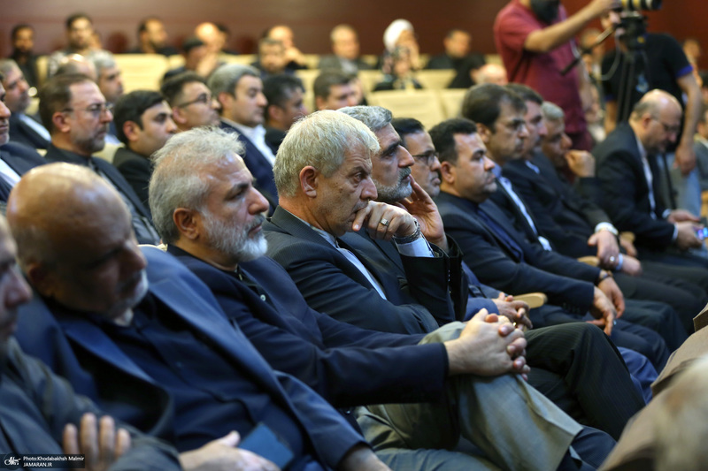 دیدار سرپرست و کارکنان وزارت خارجه باسید حسن خمینی در حرم مطهر امام خمینی (س)