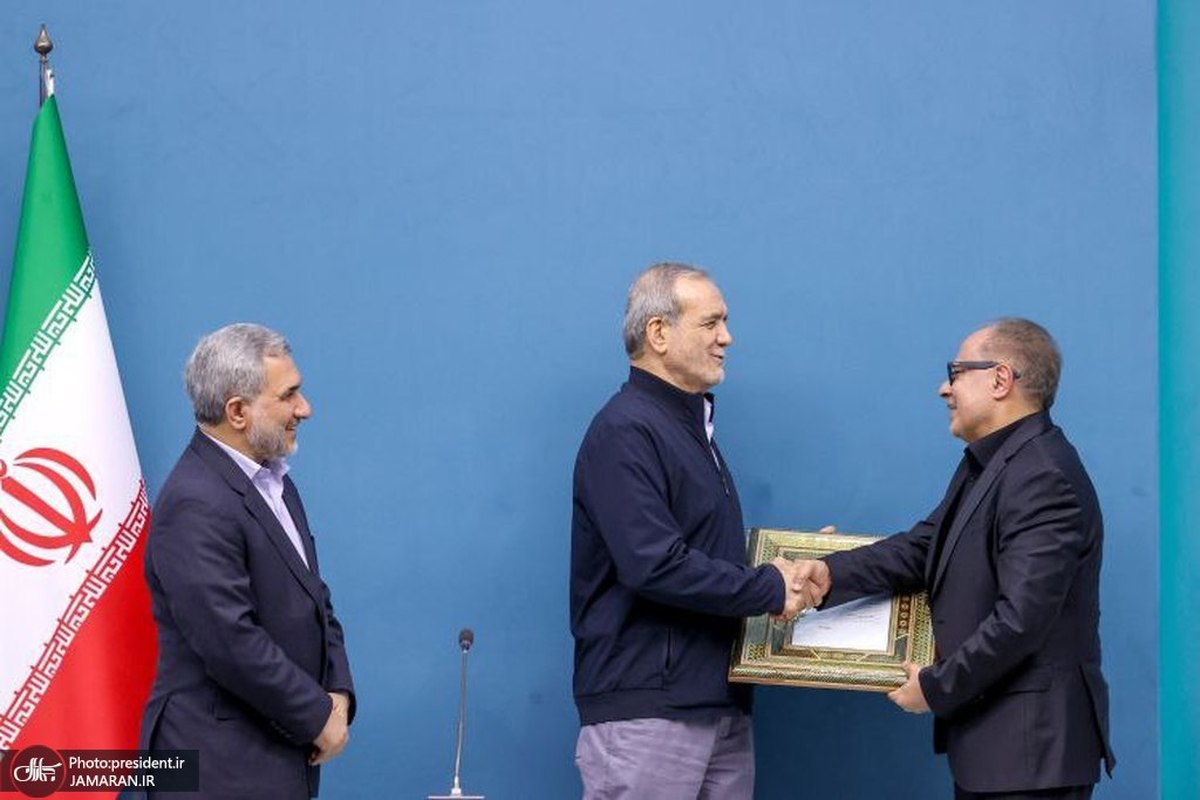 آئین تکریم و معارفه معاونین سابق و فعلی پارلمانی و راهبردی رئیس‌جمهور با حضور پزشکیان، شهرام دبیری و محسن اسماعیلی + تصاویر