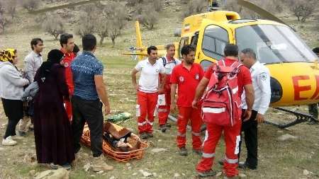 انتقال زن و مرد مصدوم ایلامی در کوه قلارنگ با اورژانس هوایی