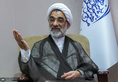 دبیر شورای عالی انقلاب فرهنگی: دیگر کارمندان امیدی برای خرید مسکن ندارند/ بانک‌های زیان‌ده احتکارکنندگان مسکن هستند