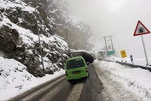 ترافیک سنگین در محور هراز   توصیه به رانندگان محورهای برفگیر