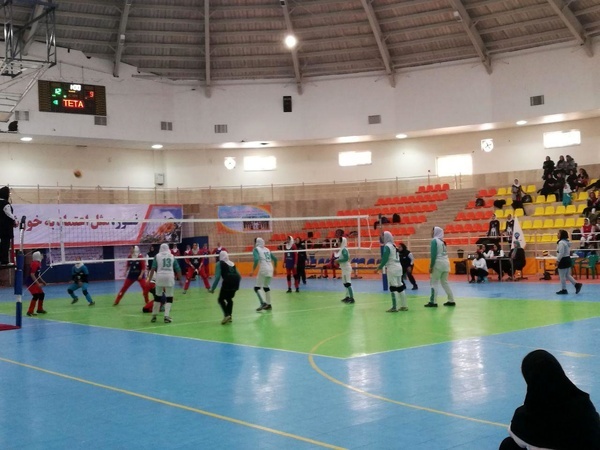 اولین روز مسابقات والیبال دسته اول بانوان در قزوین برگزار شد