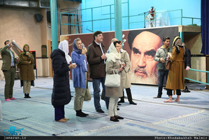 بازدید گردشگران آلمانی و اتریشی از بیت امام خمینی (س) در جماران 