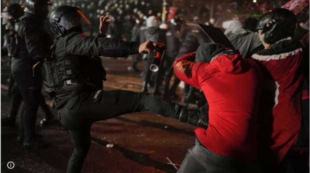 گسترش سرکوب مخالفان اردوغان همزمان با تشدید اعتراضات/ دیوار روزنامه نگاران کوتاه تر از همه