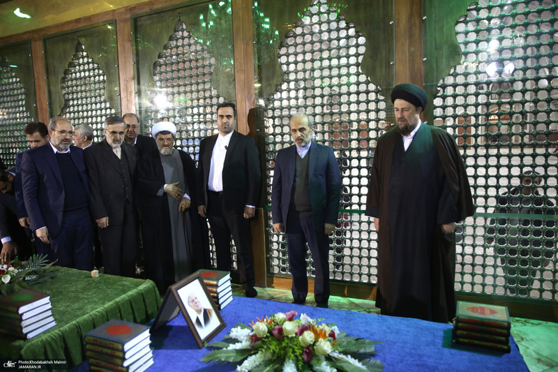 تجدید میثاق رئیس و جمعی از مدیران سازمان صداوسیما با آرمان‌های امام خمینی(س)-2