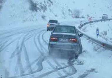 ادامه بارش باران و برف/لزوم تجهیز خودروها 