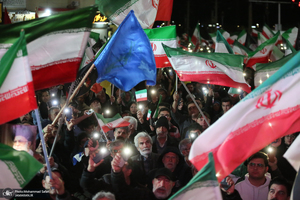 حرکت دسته مردمى پرچمداران ایران به مناسبت روز جمهوری اسلامی ایران-۲