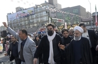 حضور حسن روحانی در راهپیمایی ۲۲ بهمن (7)