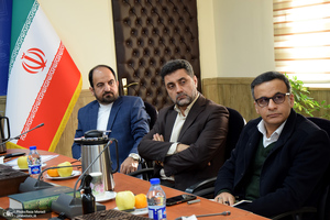 نشست هم‌اندیشی جمعی از طلاب و دانشجویان پژوهشگر حوزه اندیشه امام (س) با رئیس مؤسسه تنظیم و نشر آثار امام خمینی