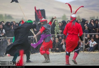 آیین سنتی تعزیه در روستای«فش» کنگاور اجرا شد