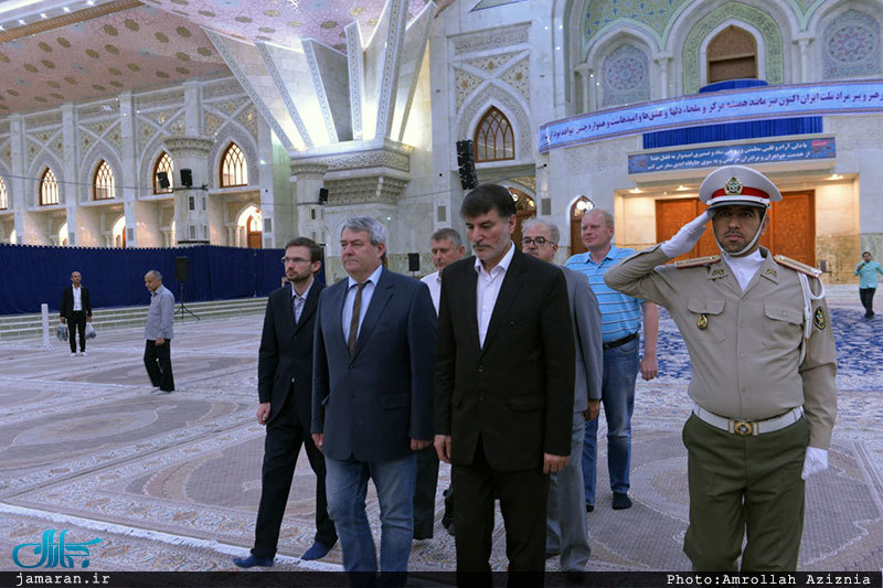 ادای احترام نایب رئیس مجلس جمهوری چک نسبت به مقام شامخ حضرت امام(س) 