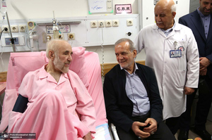 عیادت رئیس جمهوری از سید محمد خاتمی