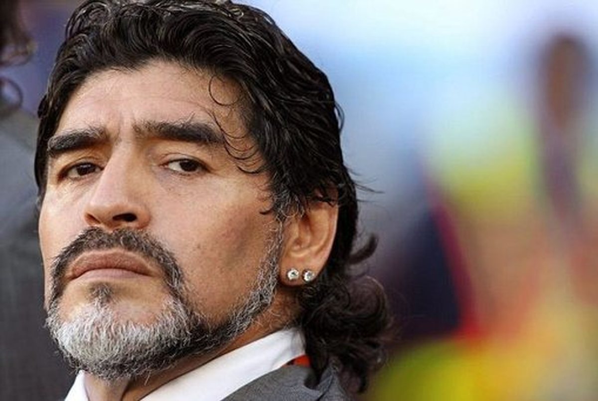 مارادونا به مراسم قرعه کشی جام جهانی رسید/ عکس