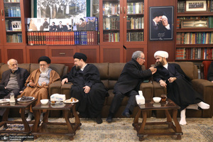 حضور شخصيت هاي سياسي در منزل مرحوم آیت الله بجنوردی 2