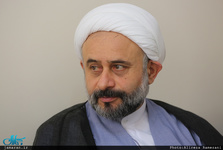 نقویان: با تأخیر در بازنشستگی و کنار گذاشتن استادان و نخبگان به بهانه‌های مختلف، به جامعه ظلم می‌شود