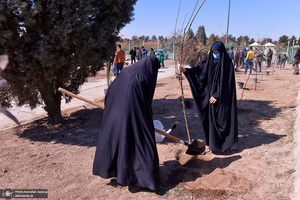 مراسم درختکاری در جوار حرم مطهر امام خمینی (س)