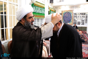 مراسم عمامه گذاری طلاب در روز میلاد امام علی(ع)