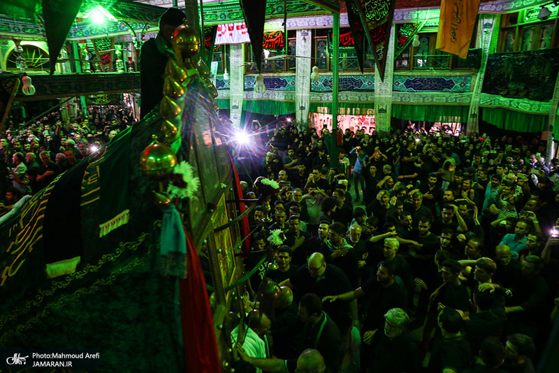 آیین سنتی نخل گردانی و عزاداری ظهر عاشورا در تکیه بزرگ تجریش