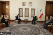 ظریف: بزرگترین مانع توسعه روابط ایران و کره محدودیت ایجاد شده براى منابع ارزى ایران است