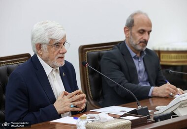 عارف در نشستی با رئیس و تعدادی از معاونان صداوسیما: نباید به گونه‌ای عمل کرد که انسجام ملی خدشه‌دار شود/ صداوسیما نقش مهمی در حفظ انسجام به وجود آمده، پس از جنگ ۱۲ روزه‌ دارد/ رمز موفقیت کشور در جنگ ۱۲ روزه «حضور مردم» بود که باید حفظ و شکاف‌ها پر شود