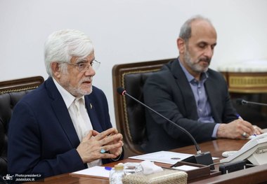 عارف در نشستی با رئیس و تعدادی از معاونان صداوسیما: نباید به گونه‌ای عمل کرد که انسجام ملی خدشه‌دار شود/ صداوسیما نقش مهمی در حفظ انسجام به وجود آمده، پس از جنگ ۱۲ روزه‌ دارد/ رمز موفقیت کشور در جنگ ۱۲ روزه «حضور مردم» بود که باید حفظ و شکاف‌ها پر شود