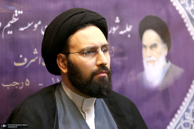 سید علی خمینی: مکعب صندوق رأی مقدس است! هیچ گروهی از تحریم انتخابات سود نبرده، بلکه ضرر محض کرده اند/ مشکل کشور ما بودجه فرهنگی نیست، ما ایده ی فرهنگی نداریم!