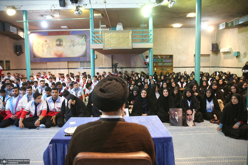 تجدید میثاق جوانان هلال احمر با آرمان‌های امام راحل