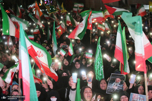 حرکت دسته مردمى پرچمداران ایران به مناسبت روز جمهوری اسلامی ایران-۲