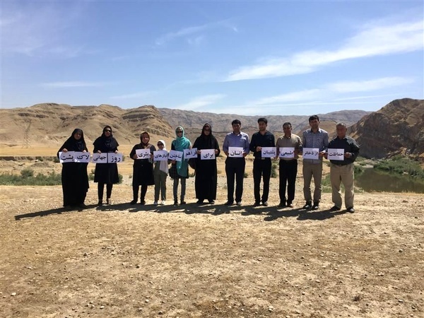 بازدید دوستداران محیط زیست مسجدسلیمان و اعضای انجمن نگین ایران از زیستگاه گونه لاک پشت فراتی