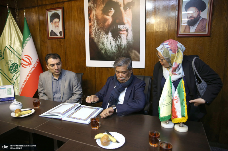 بازدید محمد بن سیو وزیر کشاورزی  و امنیت غذایی کشور مالزی از  بیت امام خمینی (س) در جماران