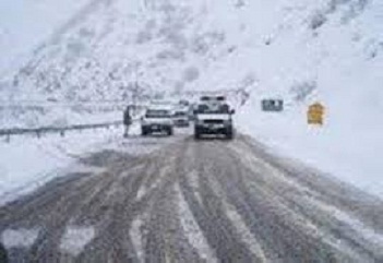 ارتفاع برف در گردنه 'شاه منصوری ' کوهرنگ به 30 سانتیمتر رسید
