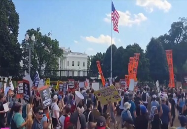 تظاهرات گسترده ضد ترامپ در مقابل کاخ سفید + فیلم