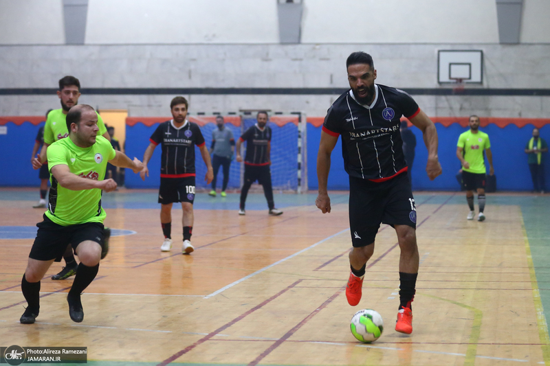 مسابقه فوتسال خیریه بین تیم هنرمندان و منتخب بنیاد حضرت زینب (س)