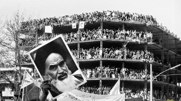 Imam Khomeini stressed departure of the Shah will not create power vacuum
