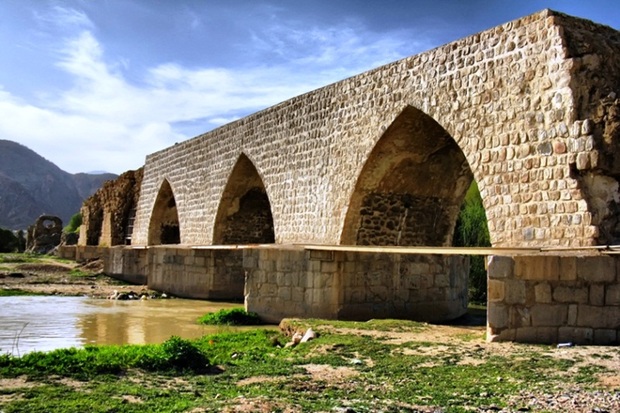 بناهای تاریخی همدان آسیب دید  مرمت فوری آثار تخریب شده
