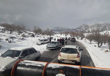 ۲۶۳ خودروی گردشگران گرفتار در منطقه تاراز رهاسازی شدند