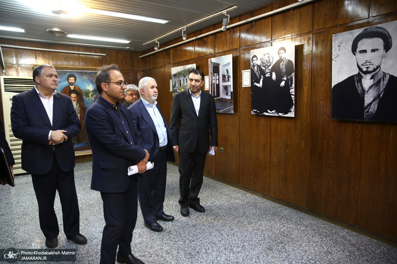 بازدید علی دارابی، معاون میراث فرهنگی از بیت امام خمینی (س) از جماران