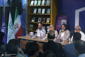 مراسم رونمایی کتاب در معیت پرزیدنت