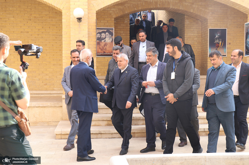 بازدید وزیر میراث فرهنگی از نمایشگاه هفته فرهنگی «بر آستان آفتاب»