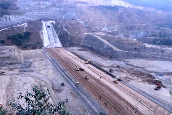 متوقف شدن ادامه عملیات ساخت جاده قزوین-کلاچای