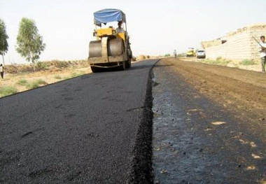 اجرایی شدن آسفالت دوراه روستایی  در صومعه سرا