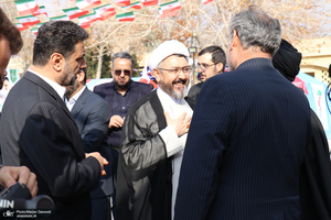 بازدید وزیر میراث فرهنگی از نمایشگاه هفته فرهنگی «بر آستان آفتاب»