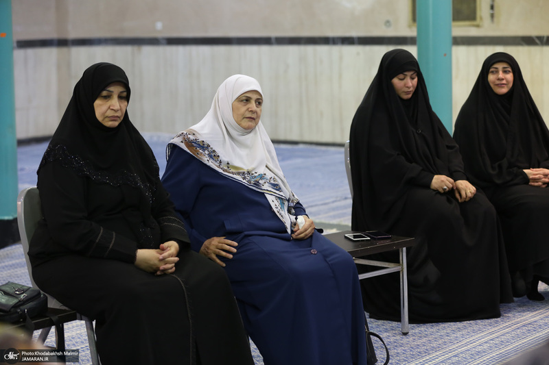 دیدار جمعی از خواهران نخبه عراقی با دکتر فاطمه طباطبایی در جماران