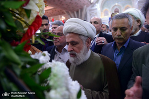 ادای احترام میهمانان سی‌ودومین کنفرانس بین‌المللی وحدت اسلامی نسبت به امام خمینی(س)