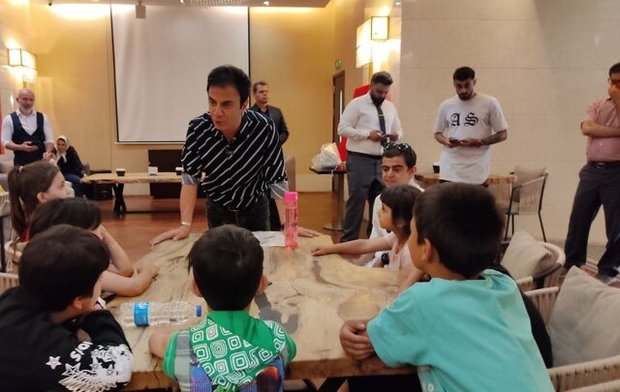 عموپورنگ: فضایی امن و دور از اخبار بد را برای کودکان فراهم کنید
